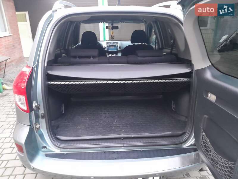 Позашляховик / Кросовер Toyota RAV4 2006 в Охтирці