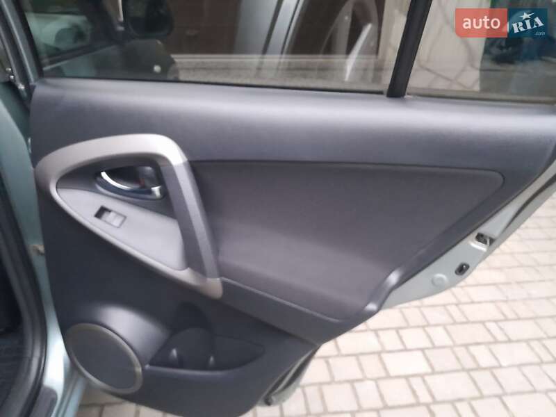 Позашляховик / Кросовер Toyota RAV4 2006 в Охтирці