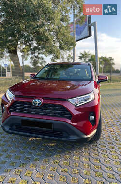 Позашляховик / Кросовер Toyota RAV4 2020 в 