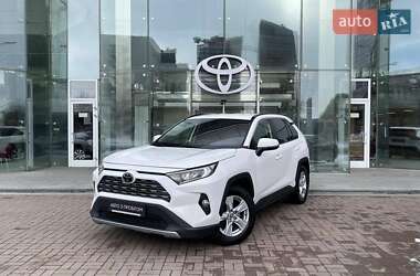 Внедорожник / Кроссовер Toyota RAV4 2021 в Киеве