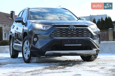 Позашляховик / Кросовер Toyota RAV4 2022 в Рівному