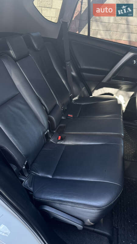 Позашляховик / Кросовер Toyota RAV4 2016 в Костопілі фото 48 Позашляховик / Кросовер Toyota RAV4 2016 в Костопілі