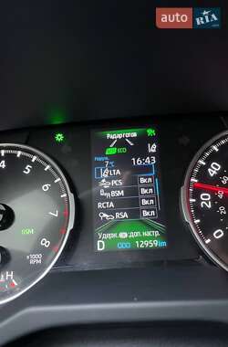 Внедорожник / Кроссовер Toyota RAV4 2020 в 