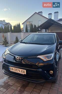 Внедорожник / Кроссовер Toyota RAV4 2018 в Киеве