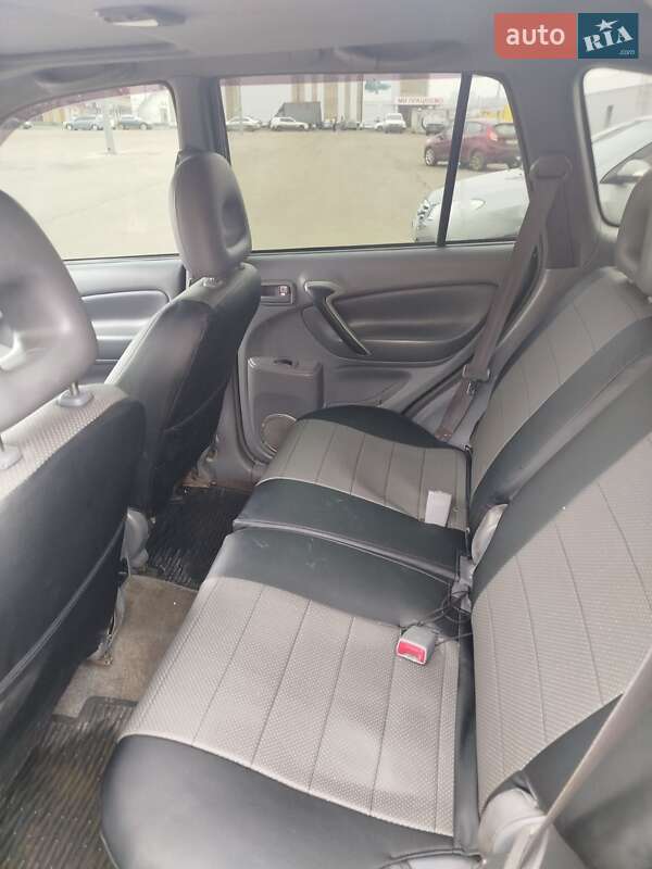 Внедорожник / Кроссовер Toyota RAV4 2002 в 
