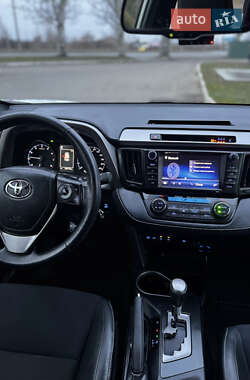 Внедорожник / Кроссовер Toyota RAV4 2017 в 