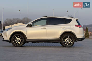 Внедорожник / Кроссовер Toyota RAV4 2015 в 