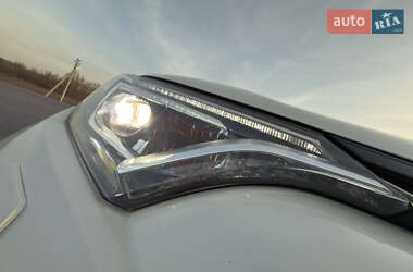 Внедорожник / Кроссовер Toyota RAV4 2015 в 