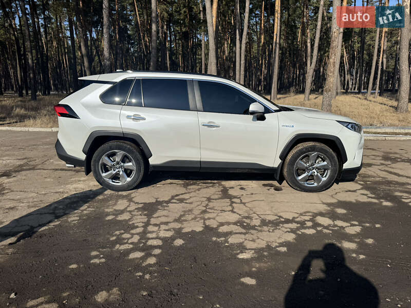 Внедорожник / Кроссовер Toyota RAV4 2019 в Сумах