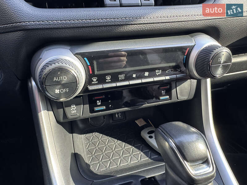 Внедорожник / Кроссовер Toyota RAV4 2019 в Сумах