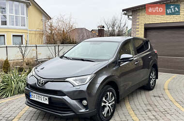 Внедорожник / Кроссовер Toyota RAV4 2017 в Виннице