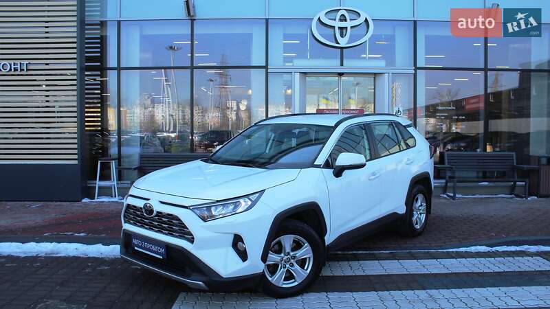 Внедорожник / Кроссовер Toyota RAV4 2019 в Киеве