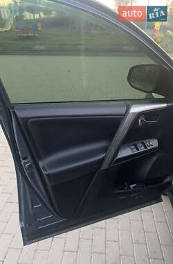 Внедорожник / Кроссовер Toyota RAV4 2013 в 