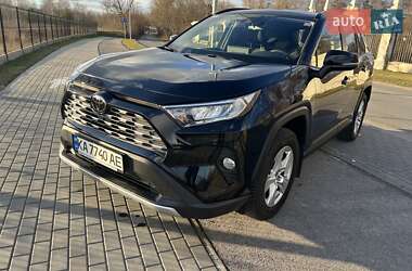 Позашляховик / Кросовер Toyota RAV4 2020 в Києві