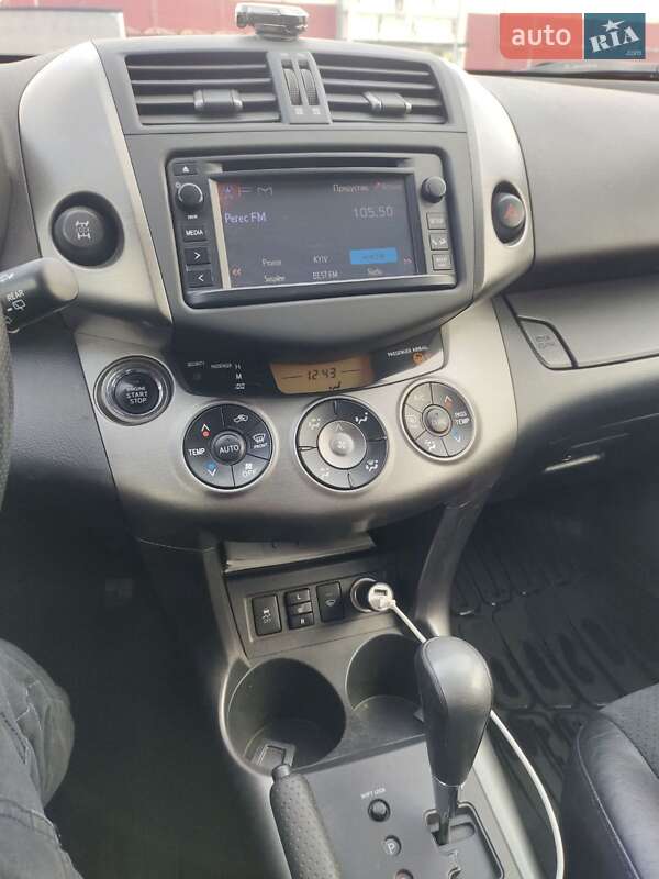 Внедорожник / Кроссовер Toyota RAV4 2012 в Киеве