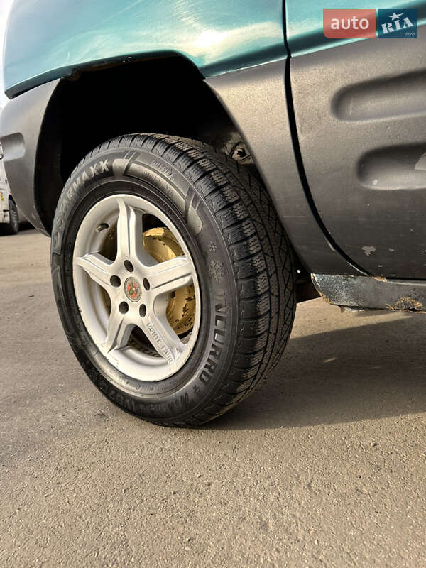 Внедорожник / Кроссовер Toyota RAV4 1995 в Николаеве