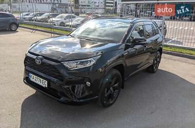 Внедорожник / Кроссовер Toyota RAV4 2021 в Киеве