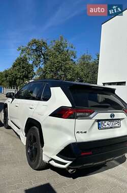 Внедорожник / Кроссовер Toyota RAV4 2021 в 
