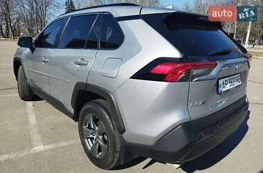 Внедорожник / Кроссовер Toyota RAV4 2019 в 