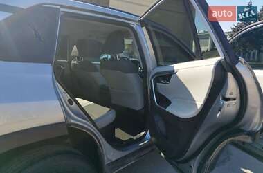 Внедорожник / Кроссовер Toyota RAV4 2019 в 