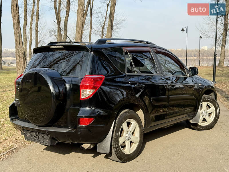 Внедорожник / Кроссовер Toyota RAV4 2006 в Киеве