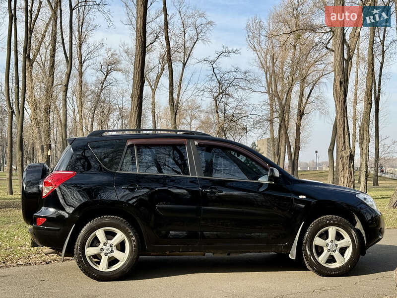 Внедорожник / Кроссовер Toyota RAV4 2006 в Киеве