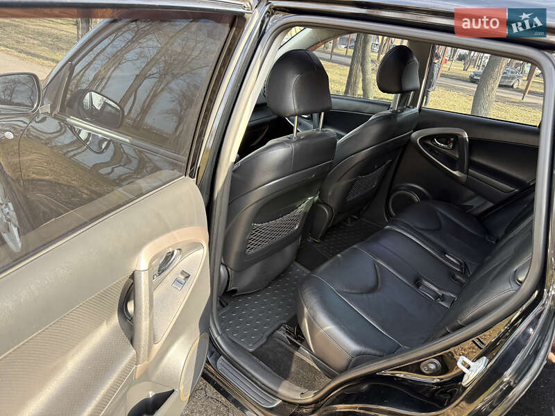 Внедорожник / Кроссовер Toyota RAV4 2006 в Киеве