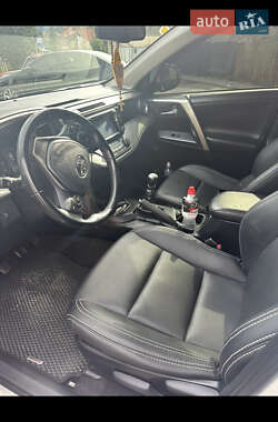 Внедорожник / Кроссовер Toyota RAV4 2017 в 