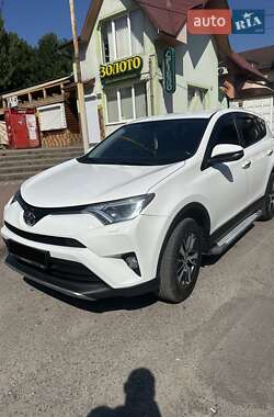Внедорожник / Кроссовер Toyota RAV4 2017 в 