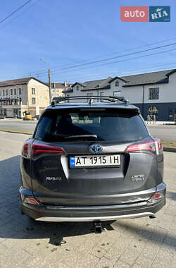 Внедорожник / Кроссовер Toyota RAV4 2017 в 