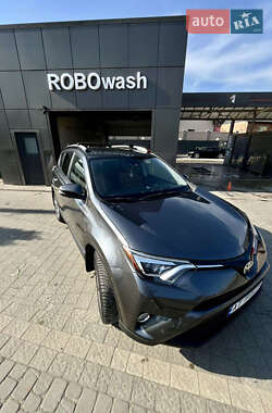 Внедорожник / Кроссовер Toyota RAV4 2017 в 
