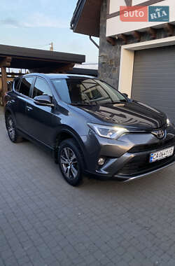 Внедорожник / Кроссовер Toyota RAV4 2017 в Ивано-Франковске