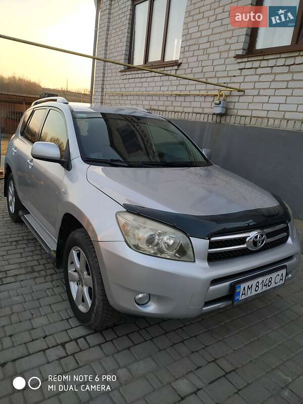 Внедорожник / Кроссовер Toyota RAV4 2008 в 