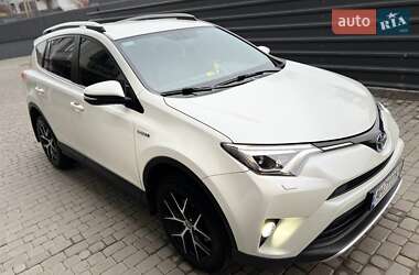 Внедорожник / Кроссовер Toyota RAV4 2016 в 