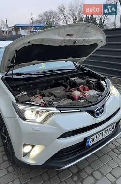 Внедорожник / Кроссовер Toyota RAV4 2016 в 