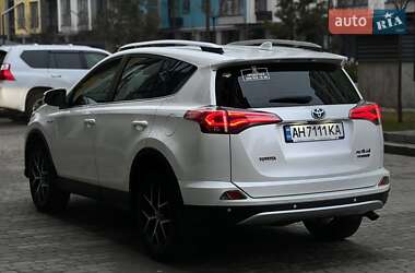 Внедорожник / Кроссовер Toyota RAV4 2016 в 