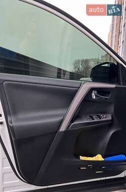 Внедорожник / Кроссовер Toyota RAV4 2016 в 