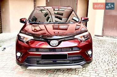 Позашляховик / Кросовер Toyota RAV4 2017 в Івано-Франківську