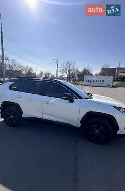 Внедорожник / Кроссовер Toyota RAV4 2021 в 