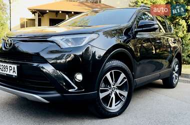 Внедорожник / Кроссовер Toyota RAV4 2017 в Киеве