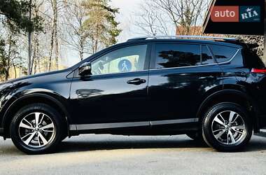Позашляховик / Кросовер Toyota RAV4 2017 в Києві