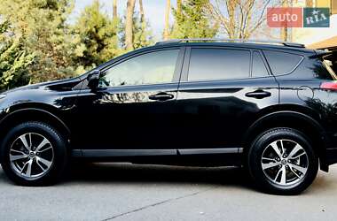 Позашляховик / Кросовер Toyota RAV4 2017 в Києві