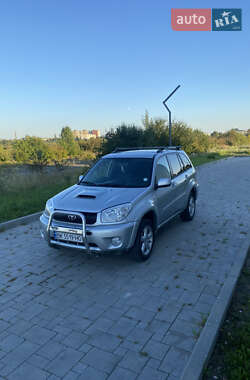 Позашляховик / Кросовер Toyota RAV4 2004 в Здолбуніві