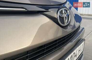 Внедорожник / Кроссовер Toyota RAV4 2017 в 