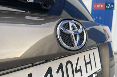 Внедорожник / Кроссовер Toyota RAV4 2017 в 