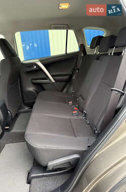 Внедорожник / Кроссовер Toyota RAV4 2017 в 