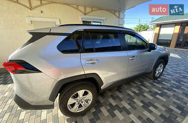 Внедорожник / Кроссовер Toyota RAV4 2021 в 