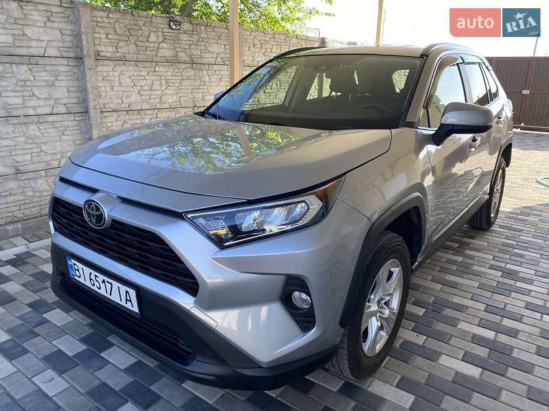 Внедорожник / Кроссовер Toyota RAV4 2021 в 