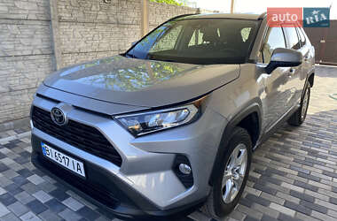 Внедорожник / Кроссовер Toyota RAV4 2021 в 