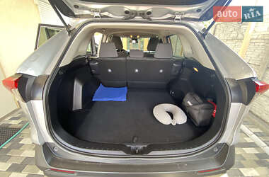 Внедорожник / Кроссовер Toyota RAV4 2021 в 